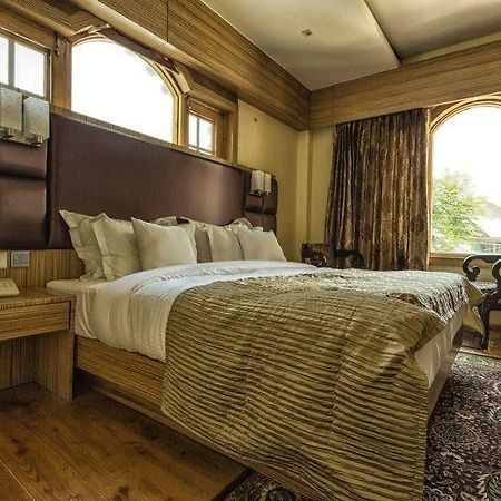 The Pride Inn Srīnagar エクステリア 写真