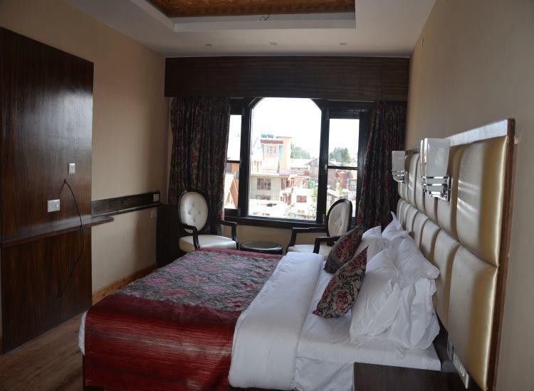 The Pride Inn Srīnagar エクステリア 写真